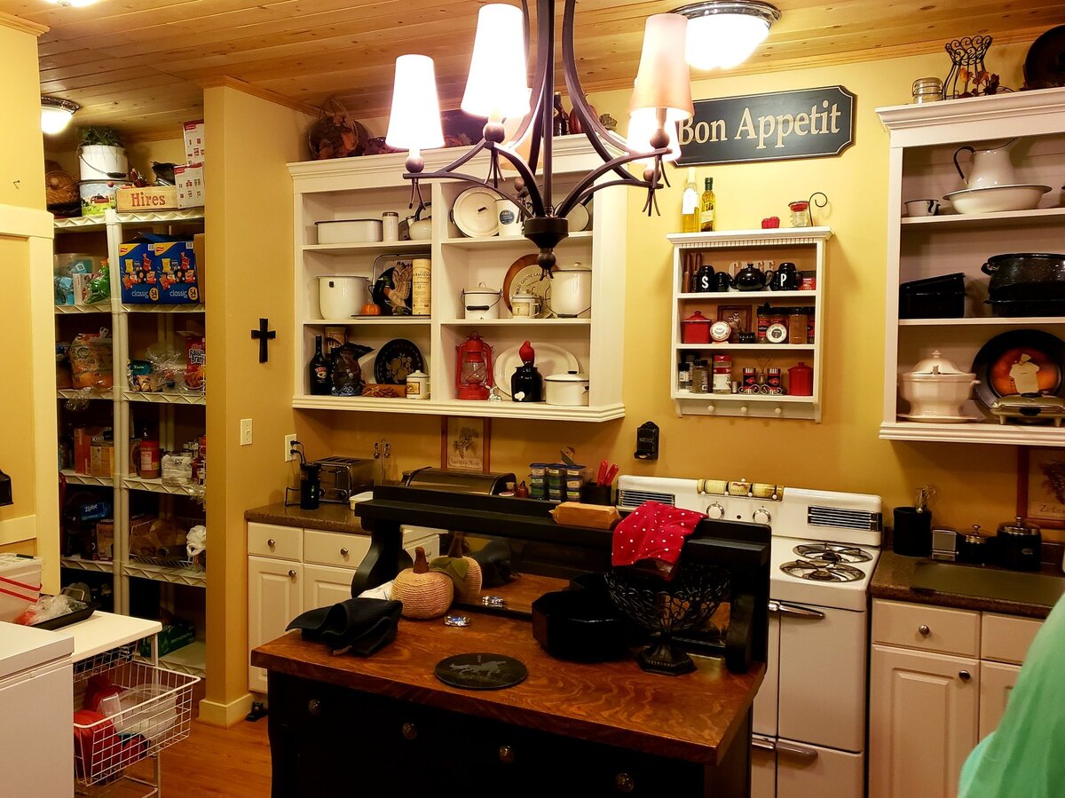 Musselshell hunting lodge kitchen